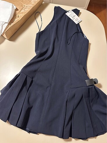 xs Beden Zara yanları kemer detaylı mini elbise