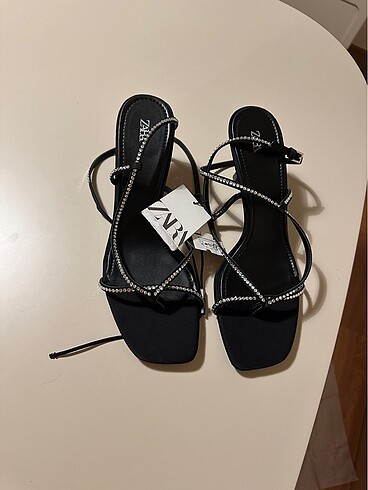 Zara Zara taşlı sandalet