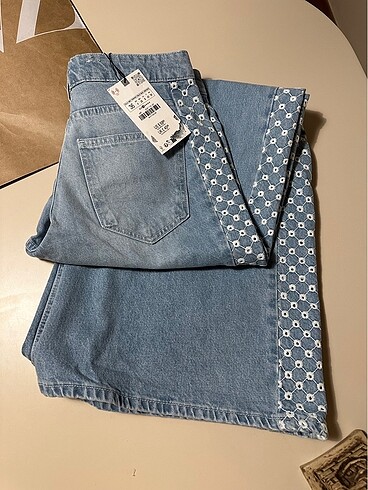 Zara işlemeli bol paça jean