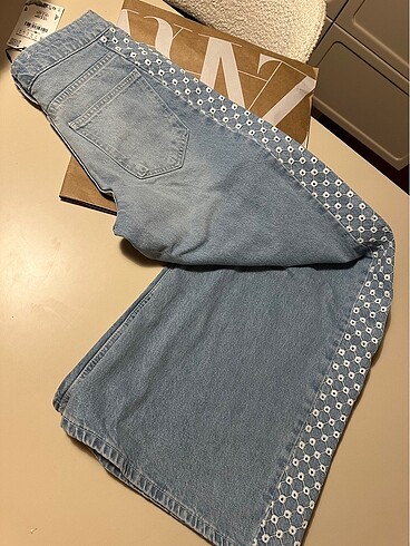 Zara Zara işlemeli bol paça jean