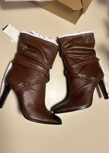 Zara viral %100 deri püsküllü bot - Görsel 2