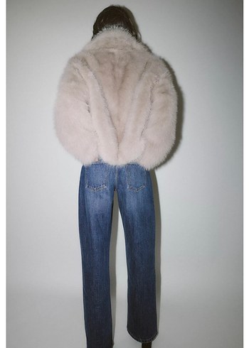 Zara tüylü süslü düğmeli kısa kürk - Görsel 2