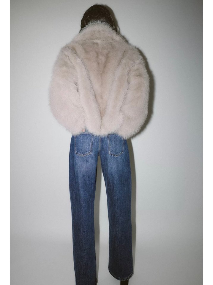 Zara tüylü süslü düğmeli kısa kürk - Görsel 2