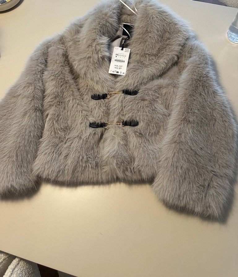 Zara tüylü süslü düğmeli kısa kürk - Görsel 4