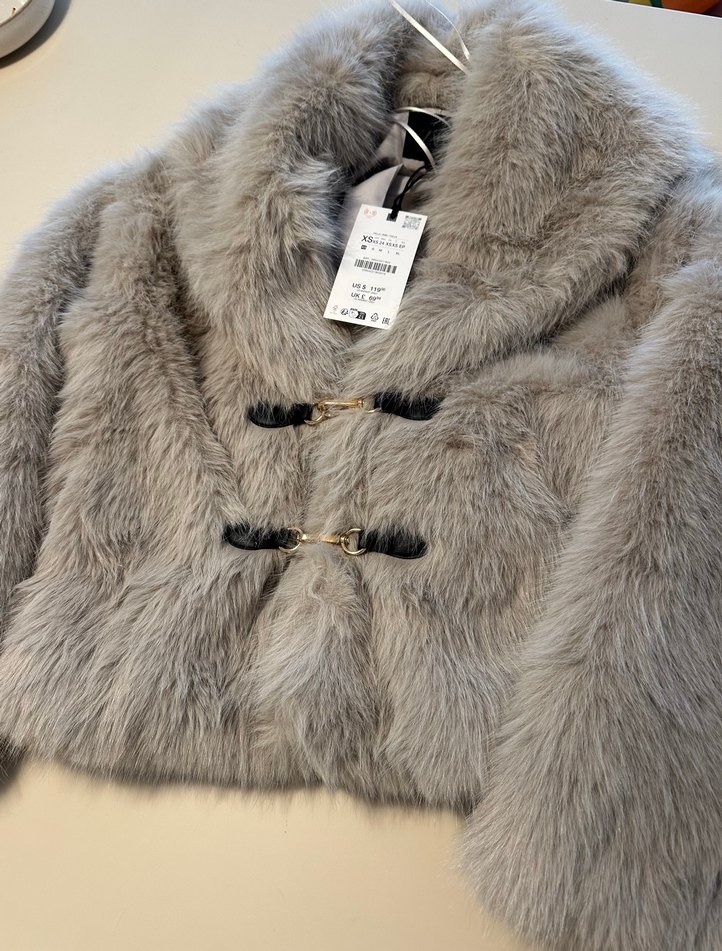 Zara tüylü süslü düğmeli kısa kürk - Görsel 5