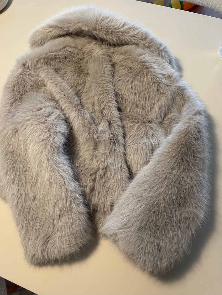 Zara tüylü süslü düğmeli kısa kaban - Görsel 3