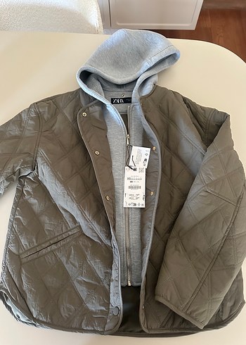 xs Beden Zara kapüşonlu su geçirmez kapitone ceket