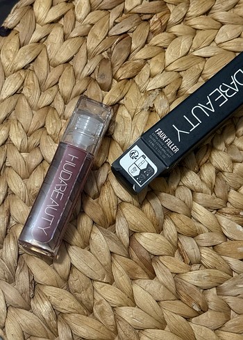Huda Beauty Bombshell rengi