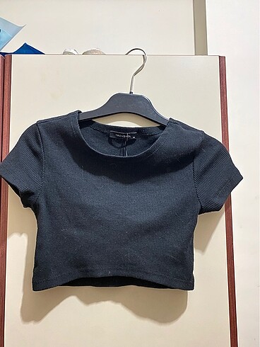Siyah Crop