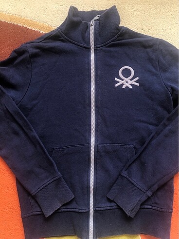 benetton sweatshirt