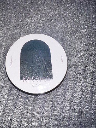 Missha Isiltili ve Cam Cilt Görünüm Sunan Hafif Dokulu Cushion G