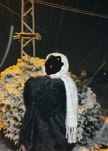 Kürk Detaylı Siyah Midi Kapüşonlu Mont - Görsel 4