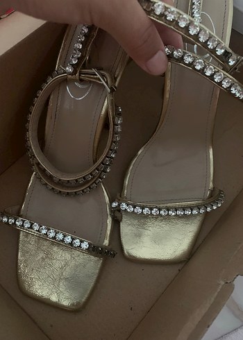 Altın Renkli, Taş İşlemeli Dolgu Topuklu Kadın Abiye Ayakkabı - Görsel 3