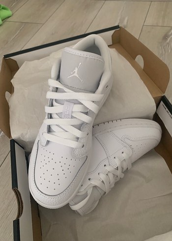 Beyaz Minimalist Kadın Orjinal Spor Ayakkabı
36,5 37,5 mevcuttur - Görsel 3