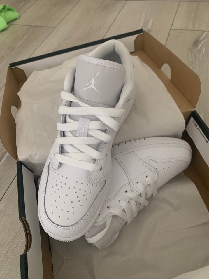 Beyaz Minimalist Kadın Orjinal Spor Ayakkabı
36,5 37,5 mevcuttur - Görsel 3