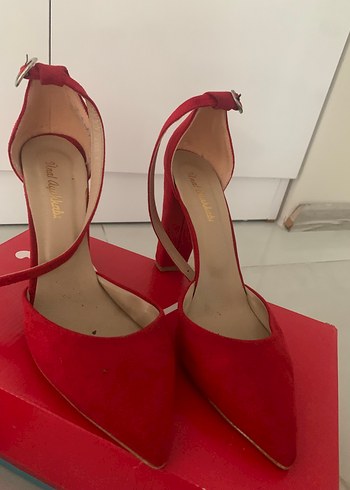 Kırmızı Süet Tokalı Stiletto Kadın Topuklu