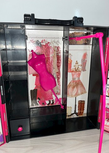Beden Renk Orijinal Barbie Dolabı
