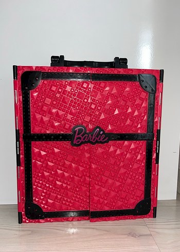 Orijinal Barbie Dolabı