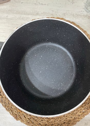 Beden Siyah Granit Görünümlü Tencere Kapaklı