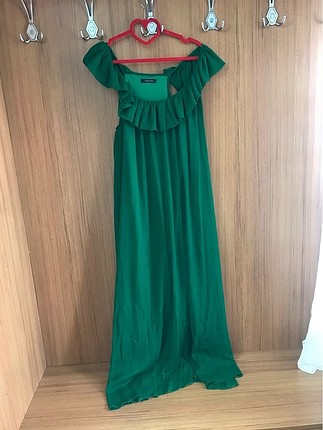 Yeşil kemerli elbise