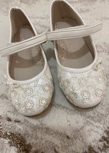 Kız Çocuk Beyaz Nakışlı Babet Ayakkabı - Görsel 2