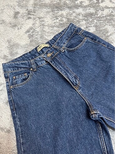 MOM JEAN