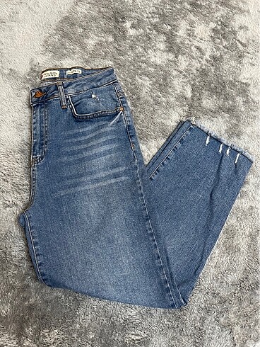 MOM JEAN