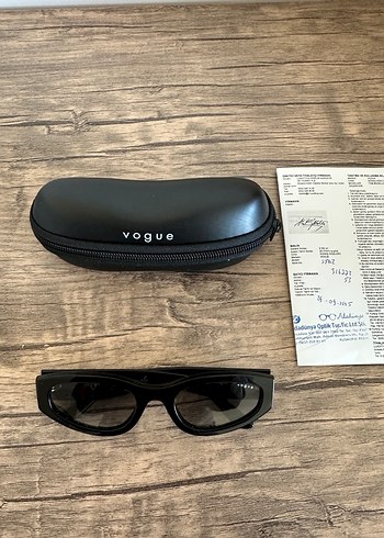 Siyah Parlak Vogue Kadın Gözlüğü
