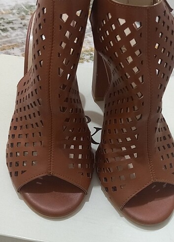 37 Beden Taba topuklu sandal