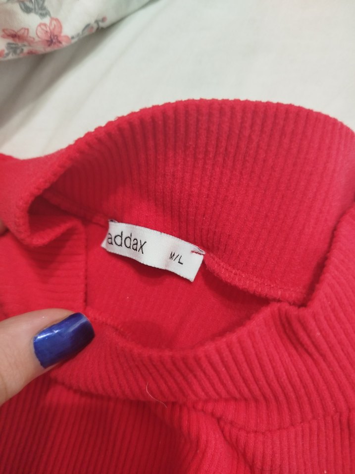 Kırmızı Yüksek Yakalı Kolsuz Bluz - Görsel 3