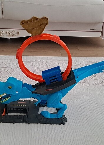  Beden Hot wheels dinazorla mücadele seti