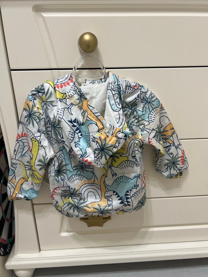 Erkek Çocuk Renkli Baskılı Kapüşonlu Yağmurluk - Görsel 2