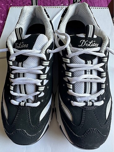 Skechers D?Lites orjinal resimlerde sarı gibi çıkmış video atarı