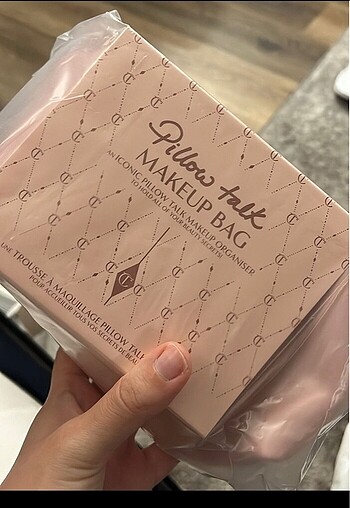 Charlotte tilbury makyaj çantası