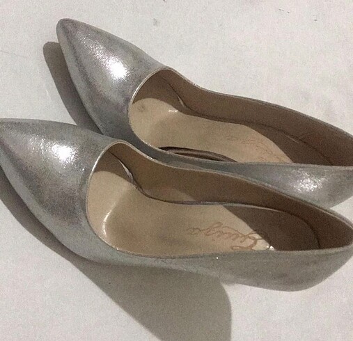 Gri stiletto