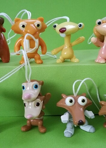 Kinder sürpriz oyuncakları ice age