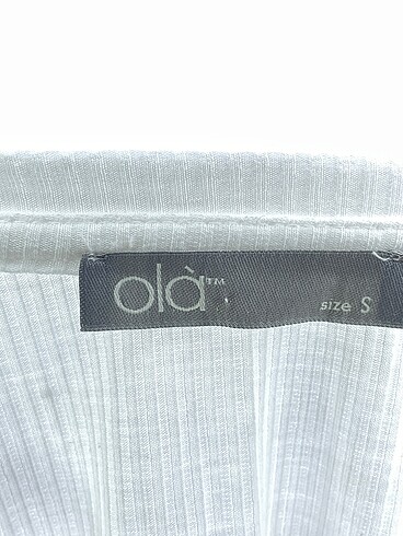 s Beden beyaz Renk PreLoved T-shirt %70 İndirimli.