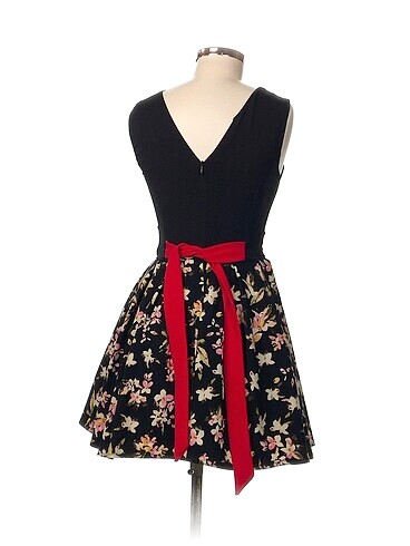 36 Beden Vintage Love Kısa Elbise %70 İndirimli.