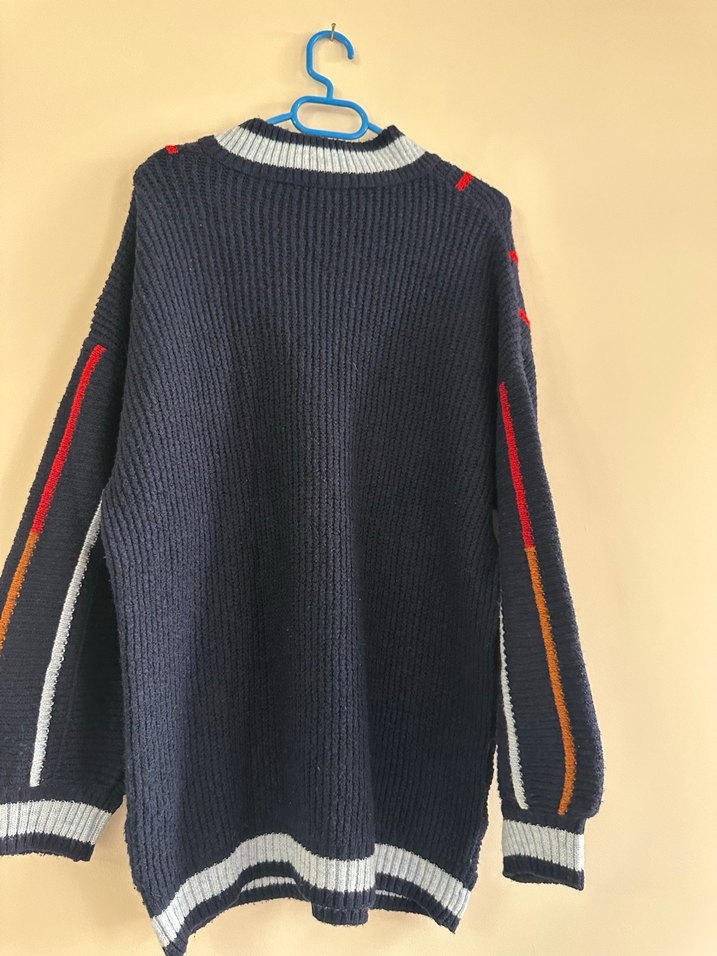 Çok Renkli V Yakalı Örgü Kadın Kazak - Görsel 3