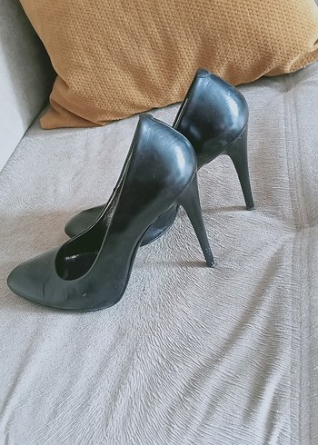 Parlak Siyah Rugan Stiletto Topuklu Kadın Ayakkabı - Görsel 4