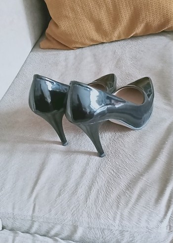 Parlak Siyah Rugan Stiletto Topuklu Kadın Ayakkabı - Görsel 6