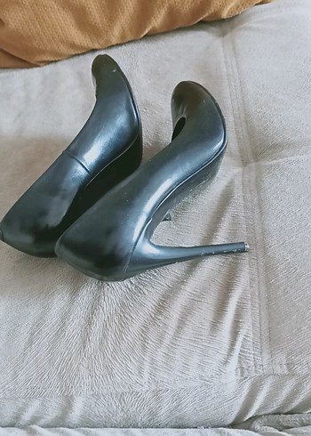 Parlak Siyah Rugan Stiletto Topuklu Kadın Ayakkabı - Görsel 2