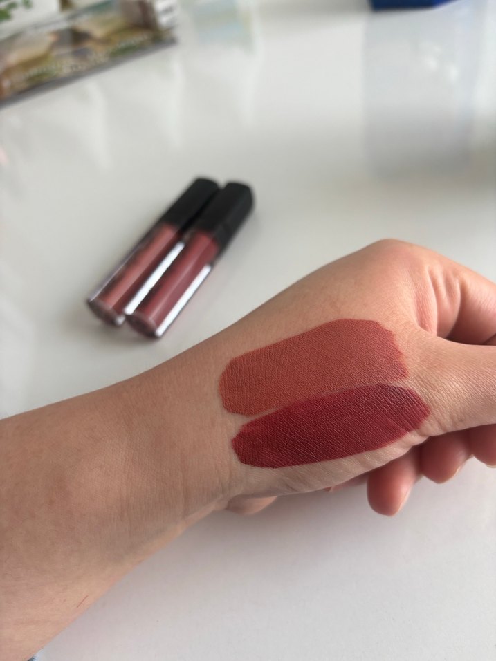 Parlak Bej Renk Sıvı Mat Ruj - Görsel 4