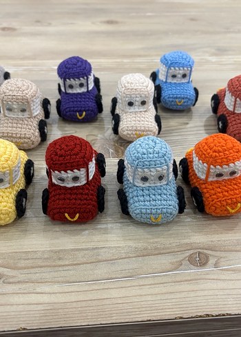 Renkli Örgü Oyuncak Arabalar - Görsel 2