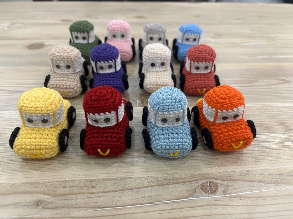 Renkli Örgü Oyuncak Arabalar - Görsel 3