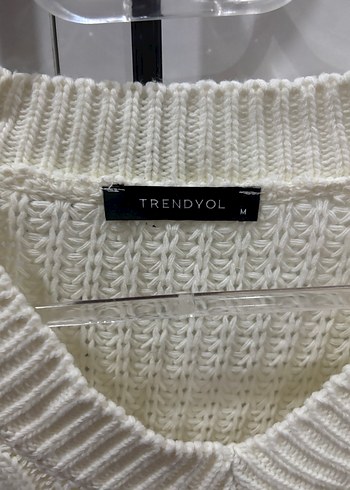 Beyaz V Yaka Örgü Kadın Kazak - Görsel 2