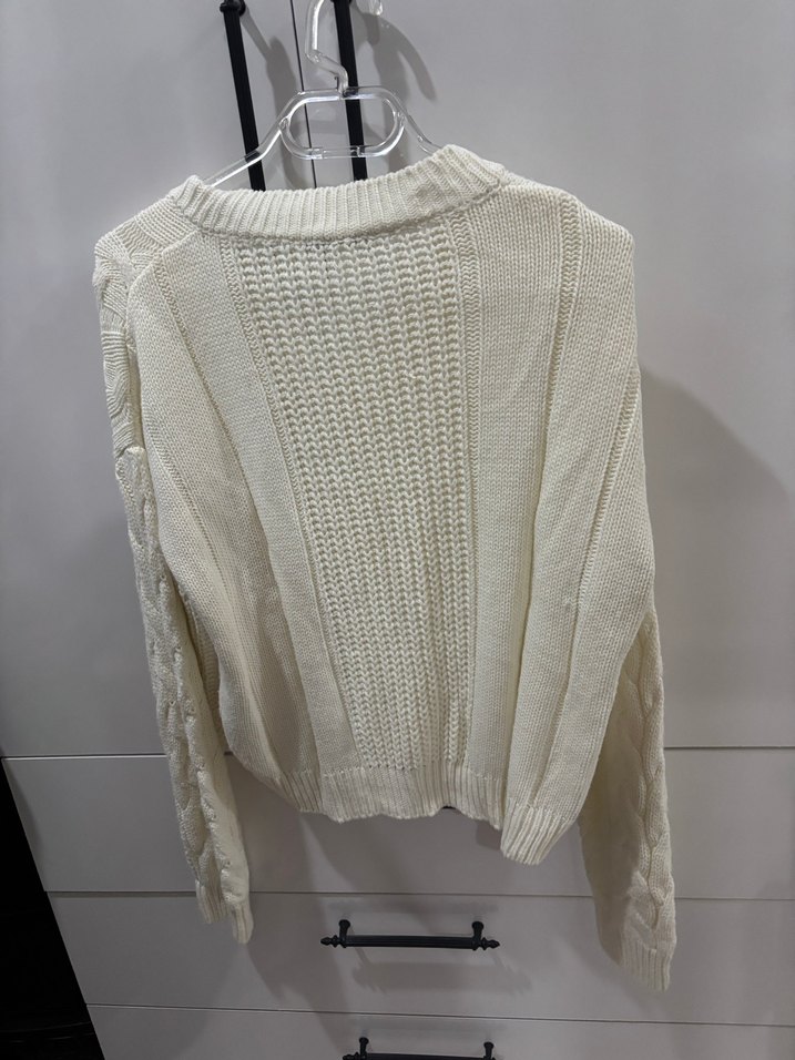 Beyaz V Yaka Örgü Kadın Kazak - Görsel 4