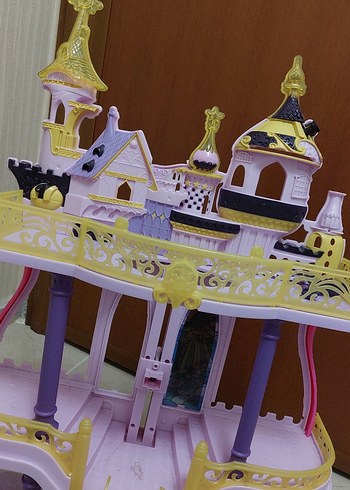 My Little Pony Mor Işıltılı Oyuncak Şato - Görsel 2