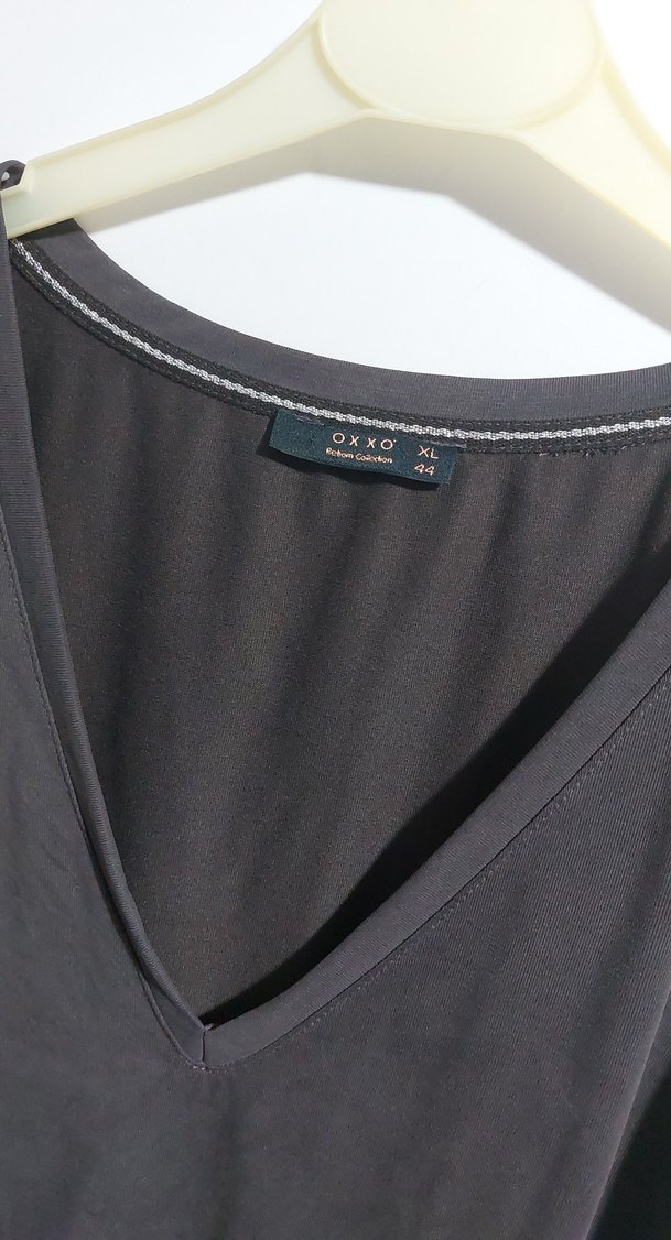 Kahverenhi V Yaka Kadın Tişört - Görsel 2