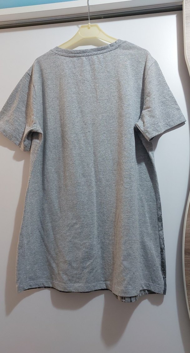 Gri Baskılı Salaş Kadın Tişört - Görsel 2